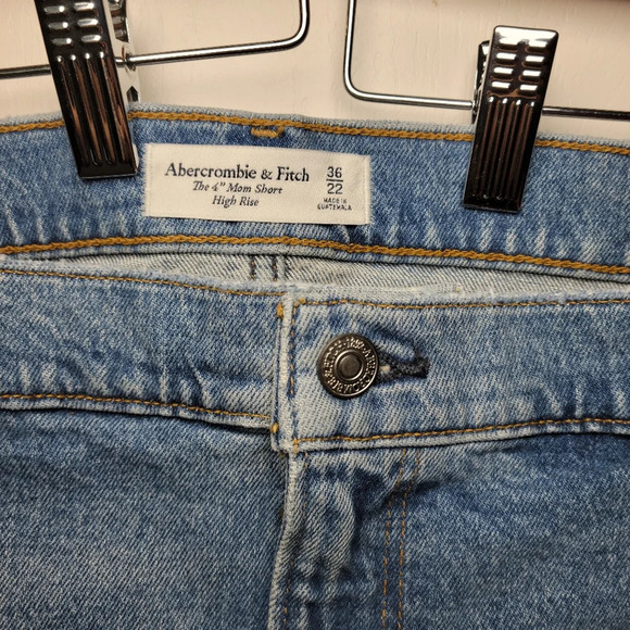 Abercrombie & Fitch The 4" Mom Short High Rise | NWT | Size 36/22 - Picture 3 of 5